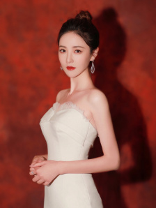 男人扒开美女的屁股爽捅